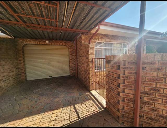 2 BEDROOM TOWNHOUSE FOR SALE IN GREENHILLS